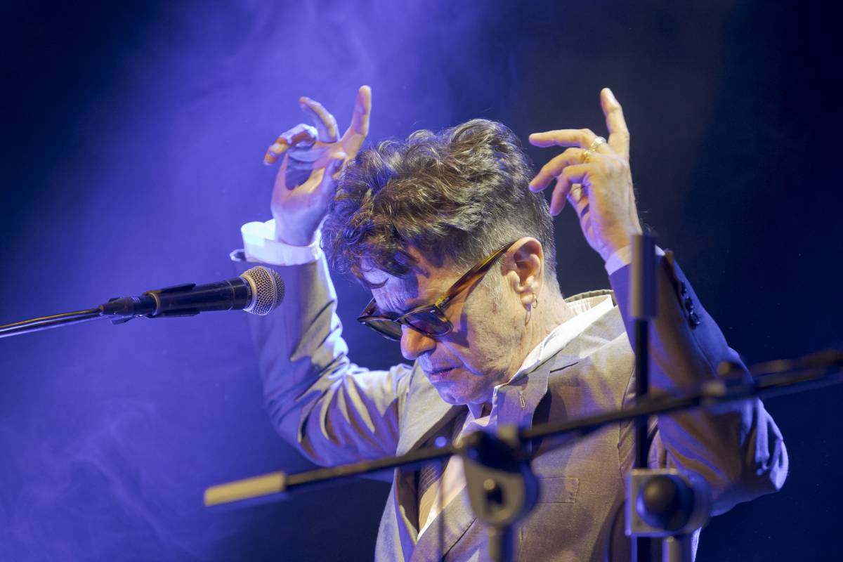 Les taronges amargues són menys amargues amb Auserón i la seva amiga