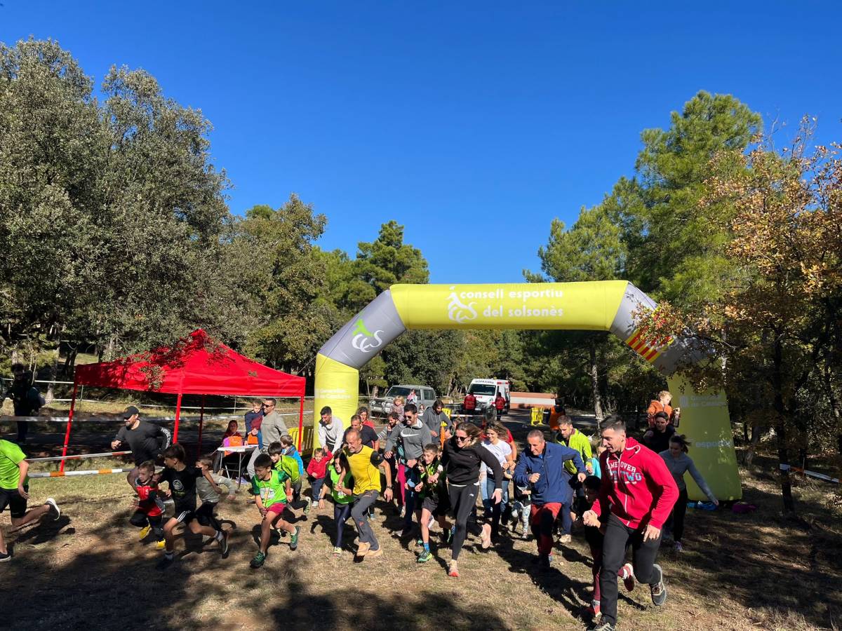 Un centenar d'escolars participen a la tercera prova del circuit comarcal de cross a Olius 