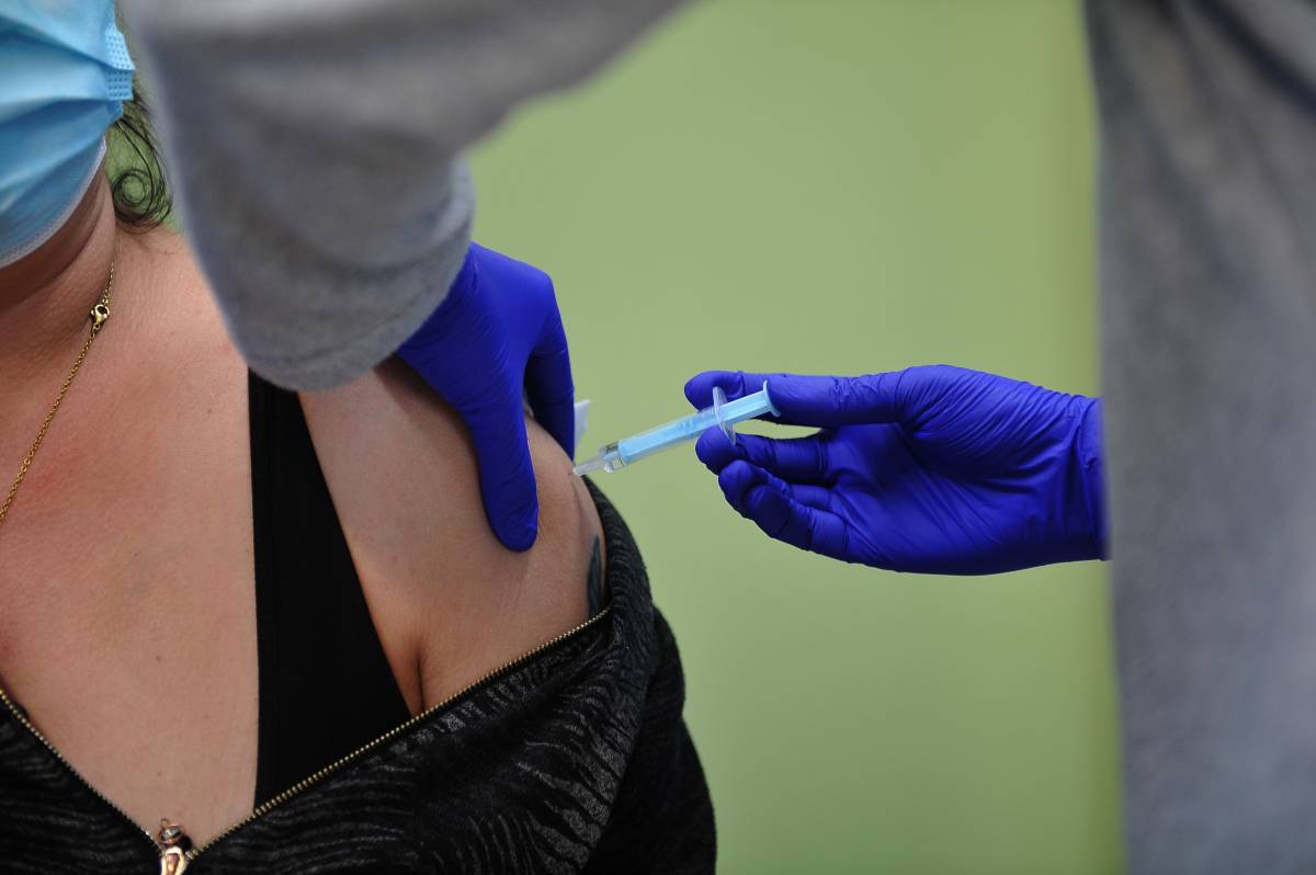 Vacunació d'una usuària a Terrassa - Arxiu Diari de Terrassa