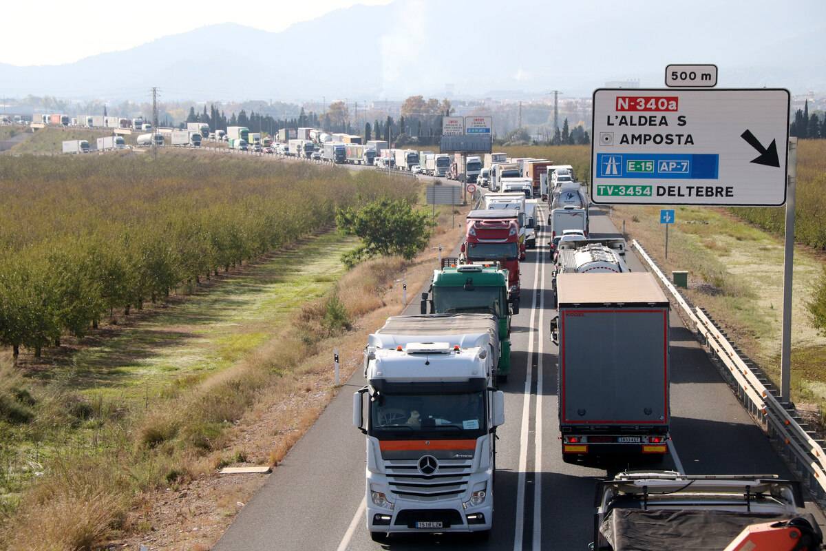Els empresaris ebrencs s'indignen davant les reiterades interrupcions del trànsit a l'AP-7
