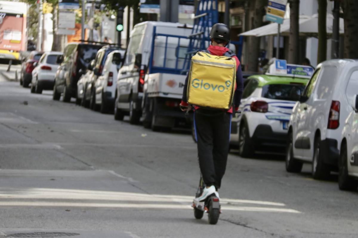Cabify, Uber i Glovo suspenen «estàndards mínims de treball just», segons un estudi