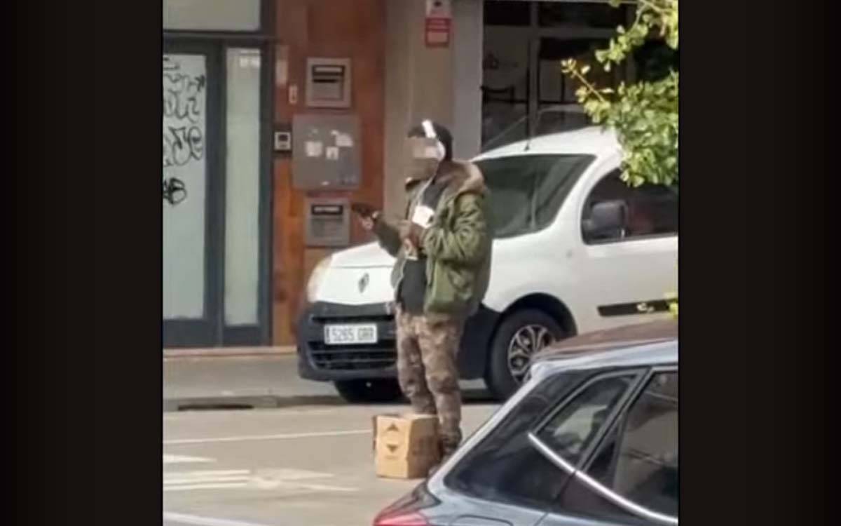 Ensurt al centre de Manresa per un home que brandava una pistola al carrer