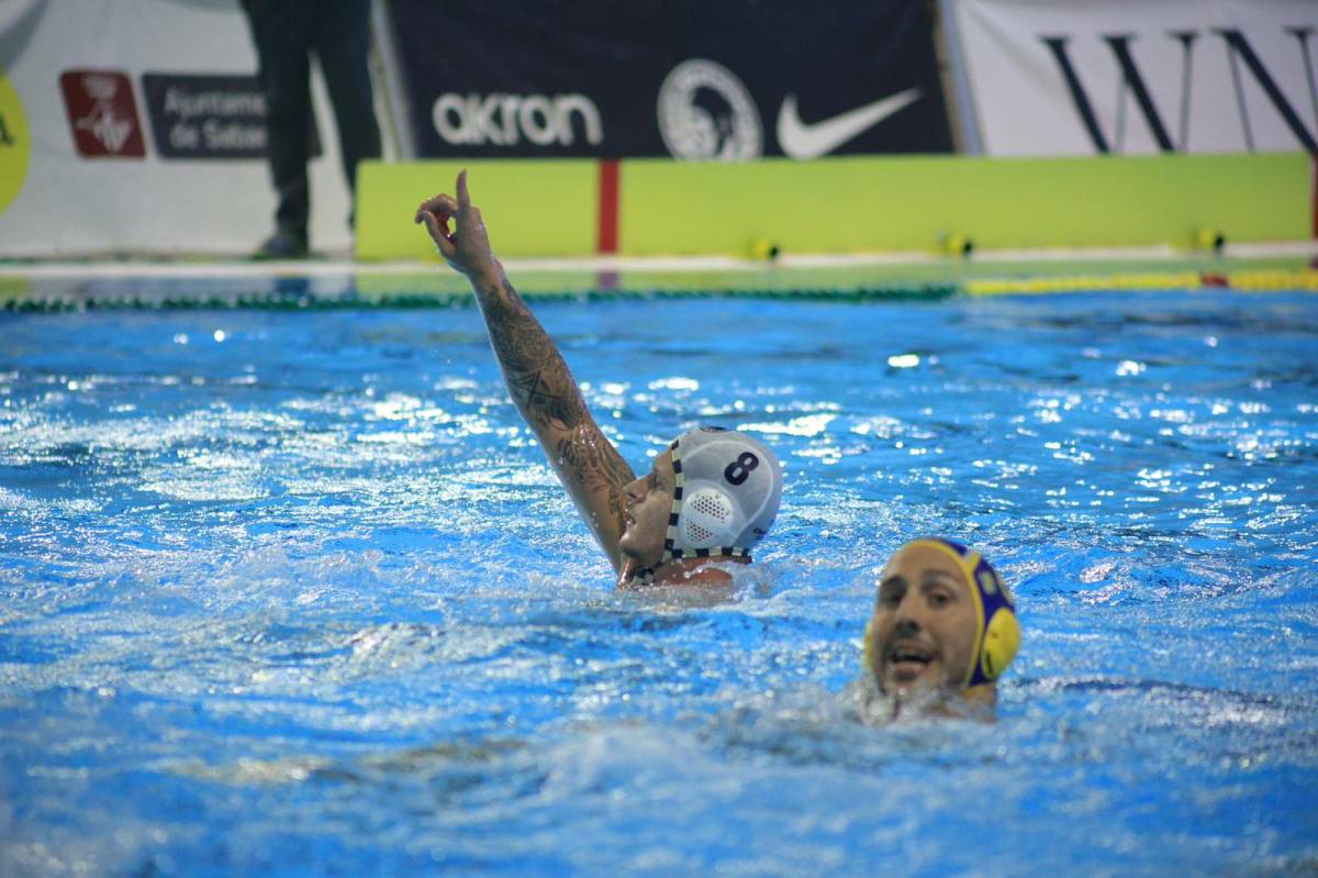 Cop sobre la taula del CN Sabadell a Marsella (11-12)