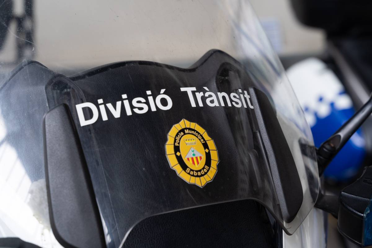 Traslladat a l'hospital un conductor després de patir un accident de trànsit a Sabadell