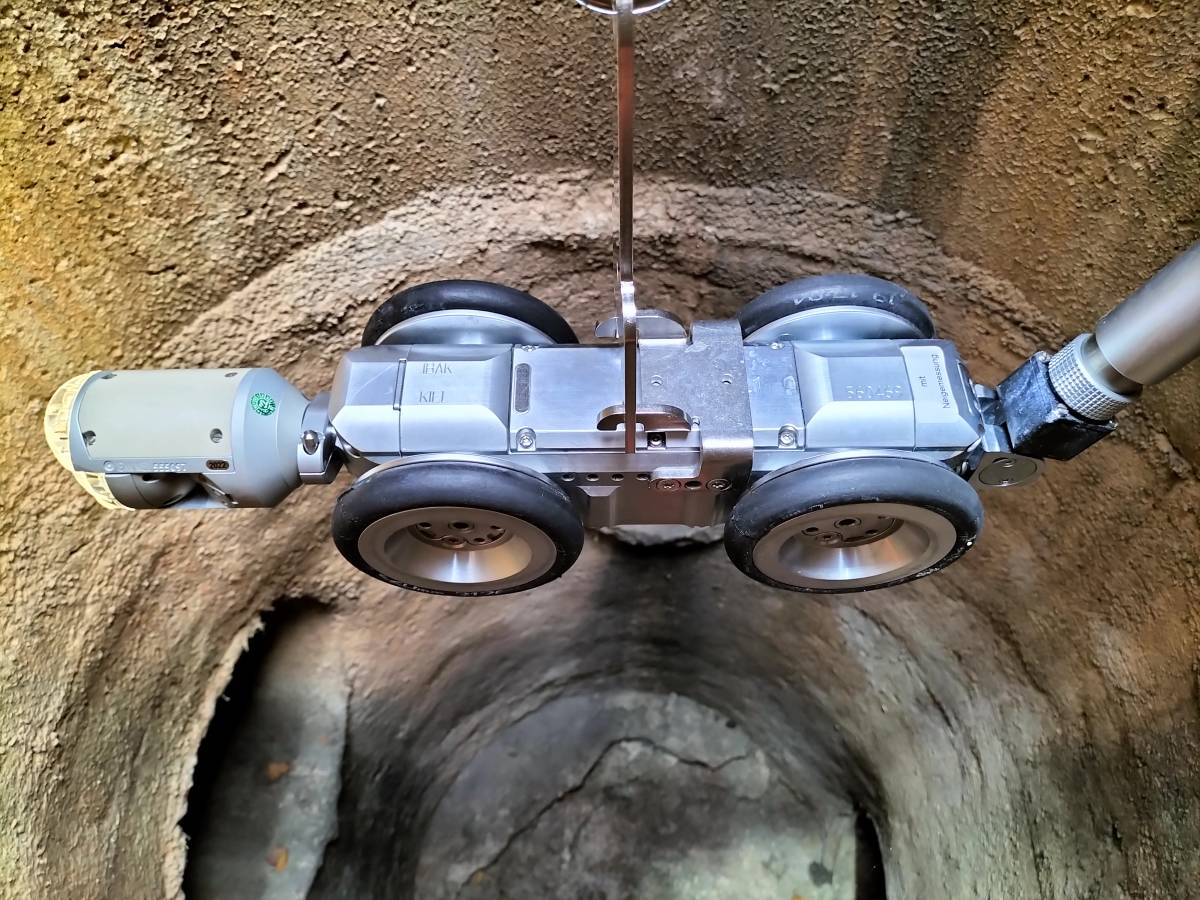 Càmera robotitzada a l`interior d`una xarxa de clavegueram - Agbar Càmera robotitzada a l`interior d`una xarxa de clavegueram