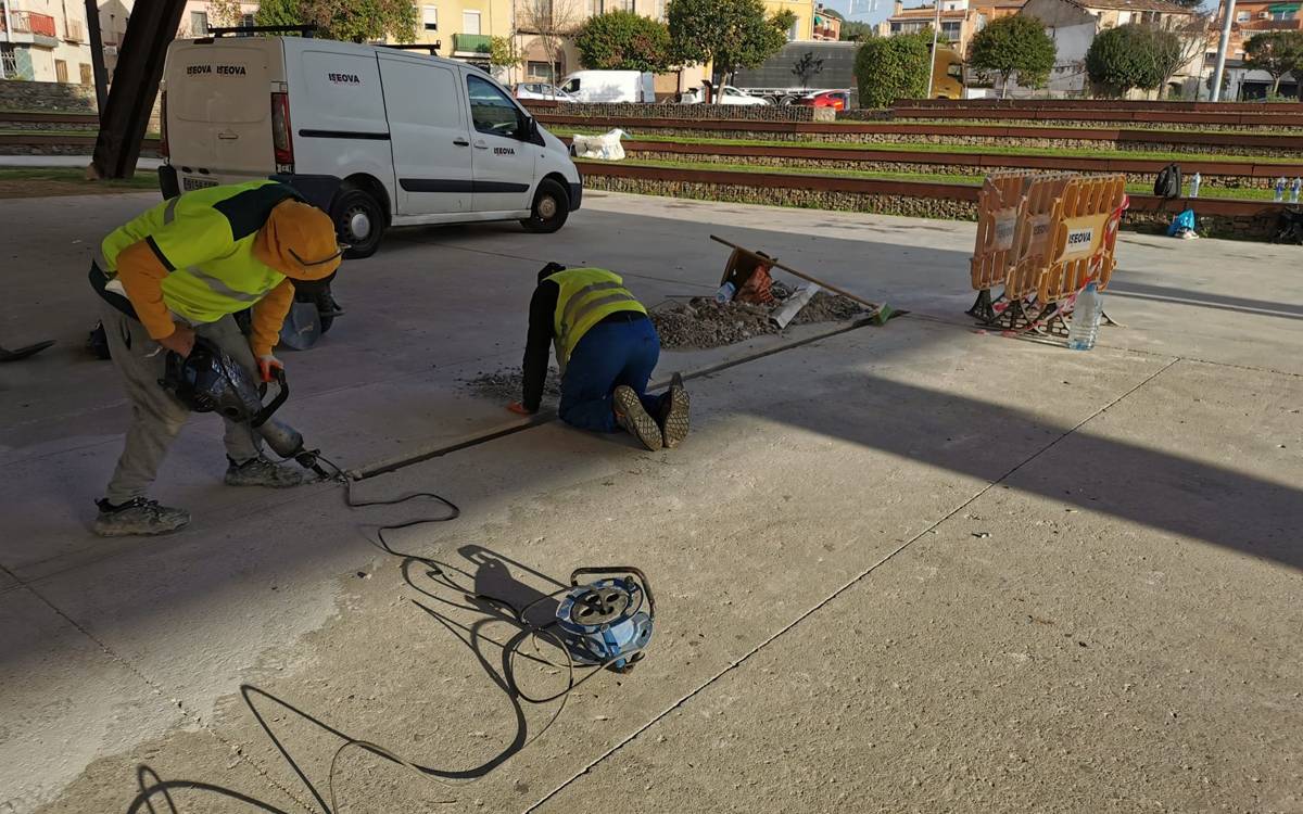 Sant Fruitós amplia el paviment del Cobert de la Màquina de Batre per millorar l'accessibilitat