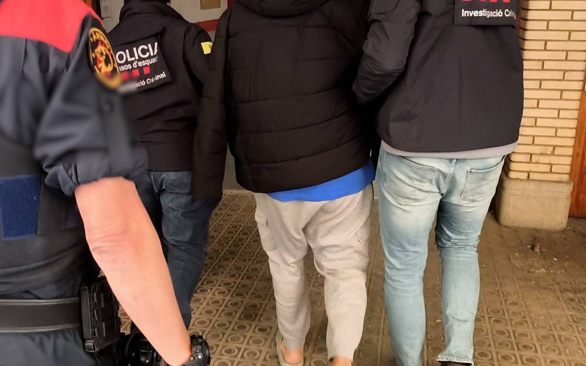L'organització desarticulada per estafes immobiliàries havia defraudat més d'1,2 milions