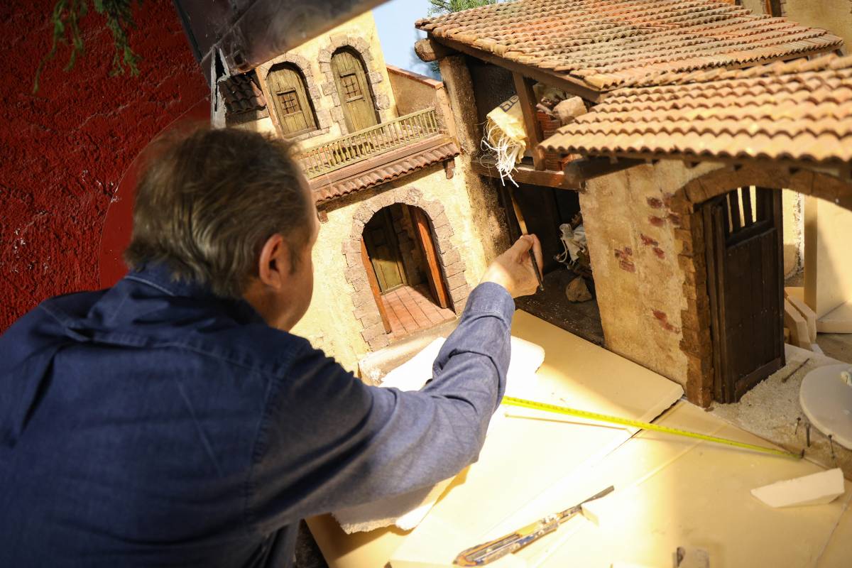 Els preparatius s`ultimen a l`Acadèmia Catòlica per a l`exposició de pessebres