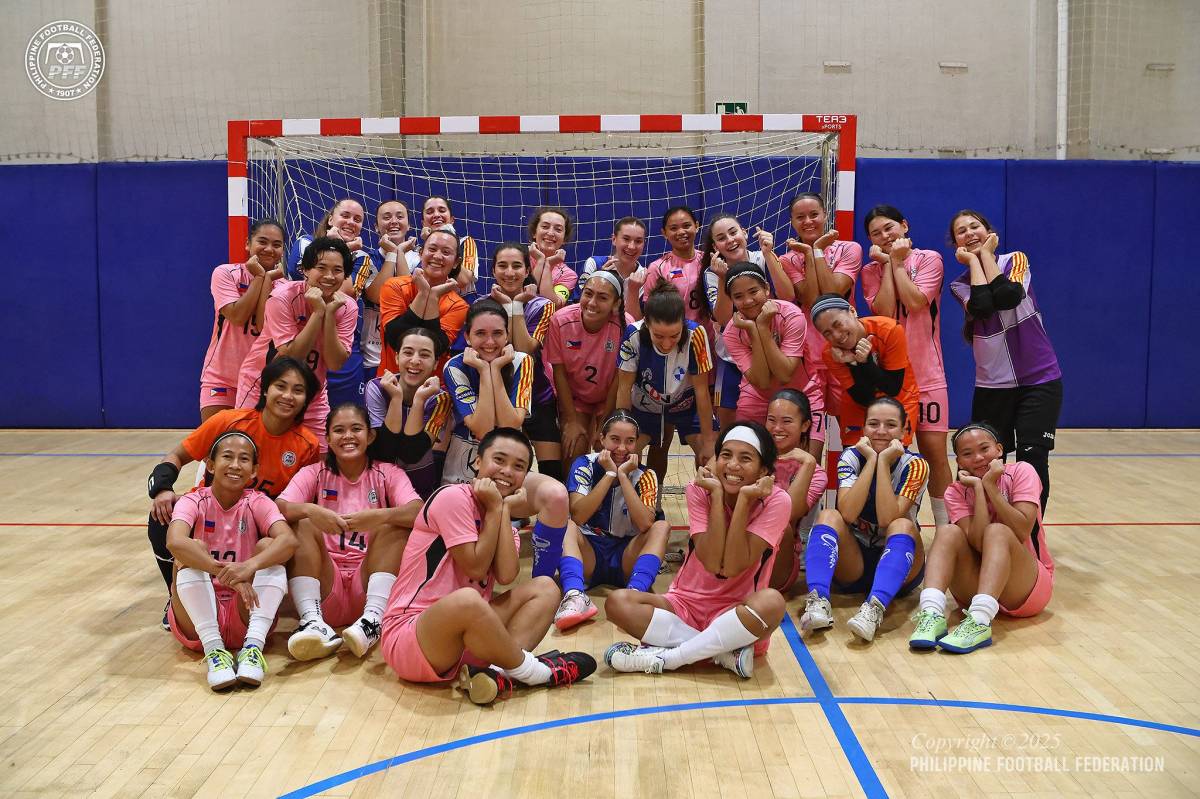 Les jugadores filipines, després del partit davant del FS Sabadell Femení