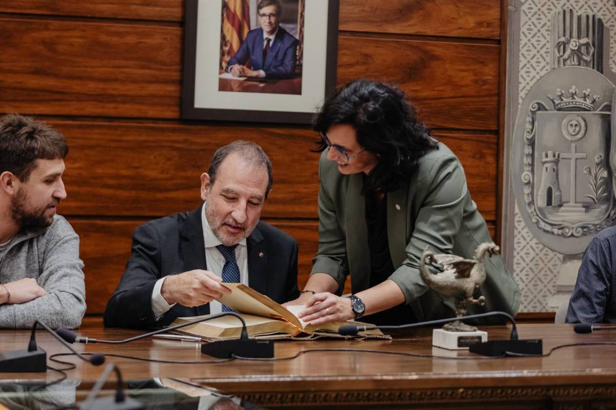 Signatura al llibre d`honor de l`Ajuntament de Solsona - Signatura al llibre d`honor de l`Ajuntament de Solsona