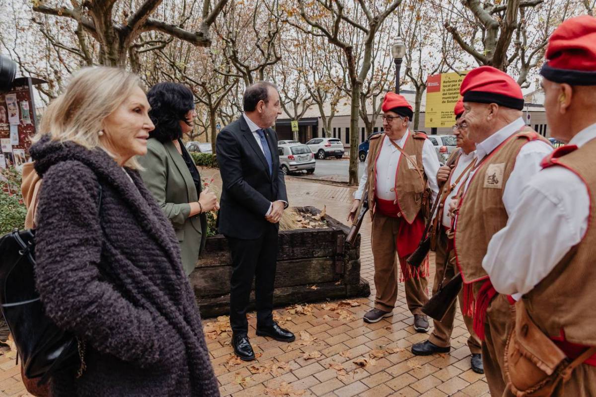 Els trabucaires de Solsona han rebut a les autoritats amb una galejada - Els trabucaires de Solsona han rebut a les autoritats amb una galejada