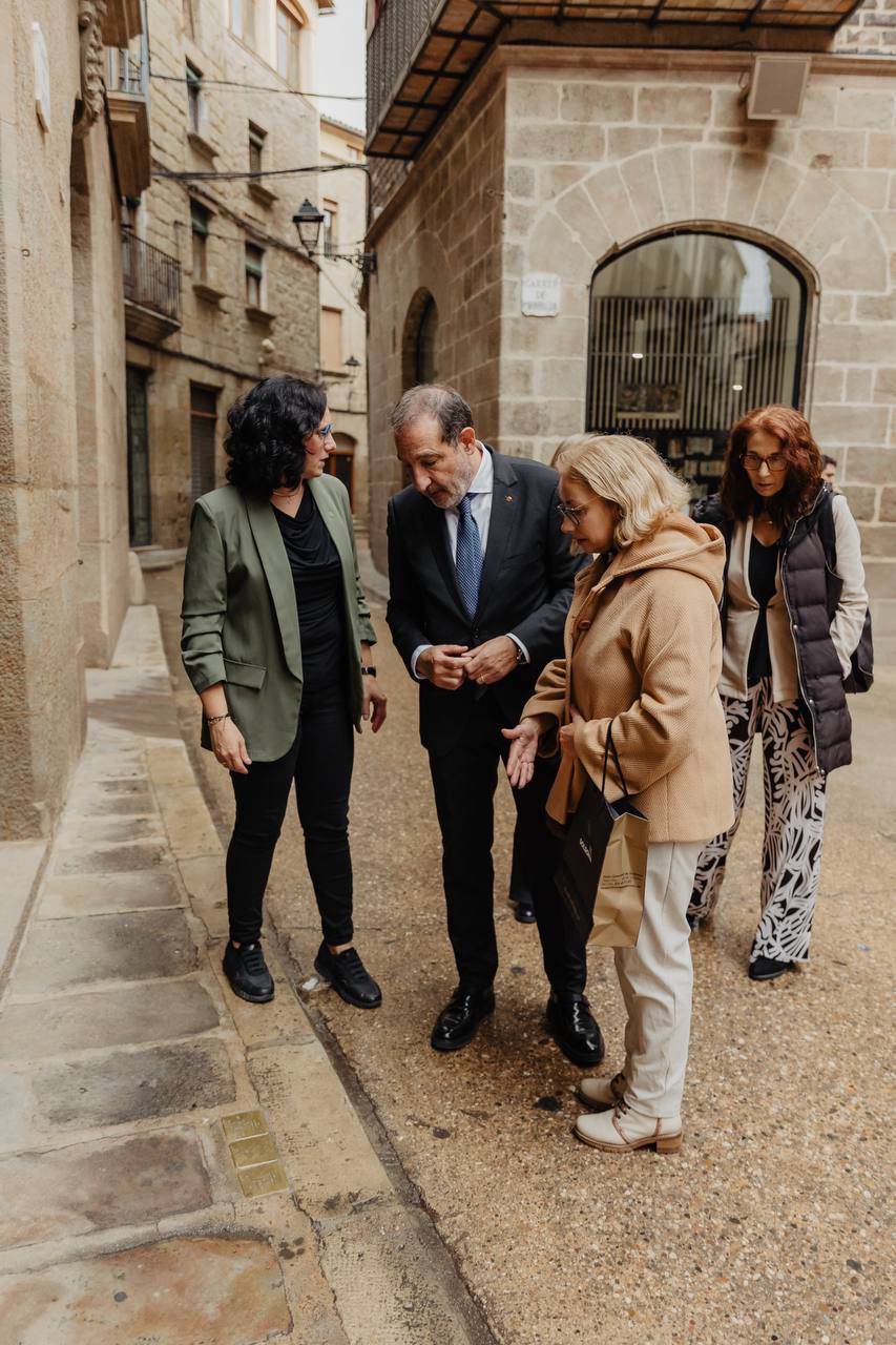 Les autoritats davant les stolpersteine de Solsona - Les autoritats davant les stolpersteine de Solsona