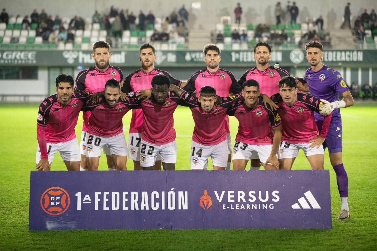 L'onze dels arlequinats davant del Betis - CES