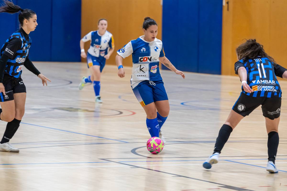 Maria Recio va tornar a ser la referència en l`atac sabadellenc - Juanma Peláez Maria Recio va tornar a ser la referència en l`atac sabadellenc