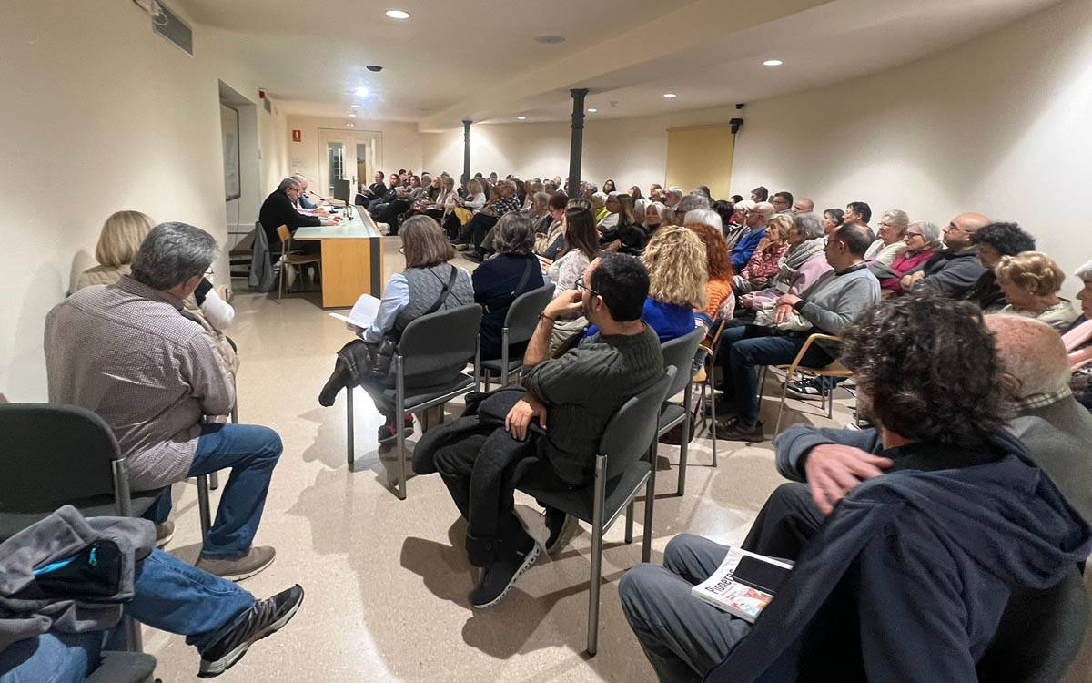 La presentació de «Pioneres» omple el Casino