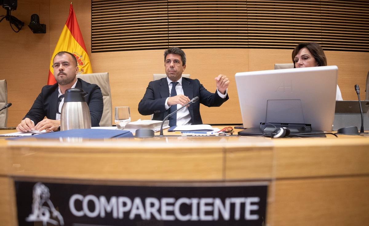 Enèsima evasiva de Mazón al Congrés: «És irrellevant si era al Ventorro, a Palau o al Cecopi»