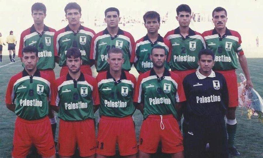 La selecció palestina en una imatge del seu primer partit en tant que combinat oficialment reconegut per la FIFA. - footballpalestine.com