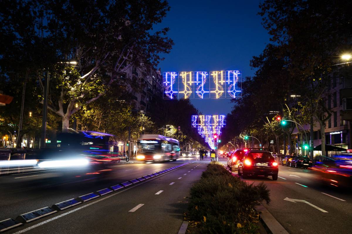 Talls de trànsit per l'encesa dels llums de Nadal a Barcelona 2025