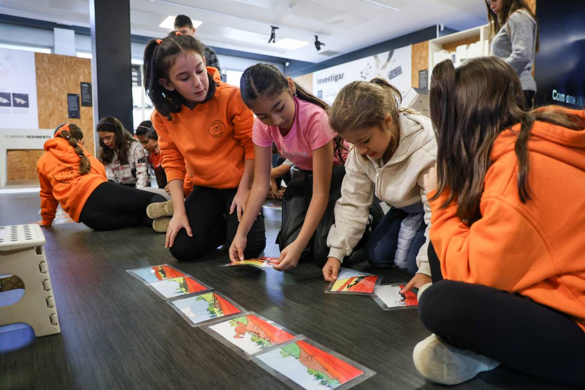 Els alumnes de l`escola Can Deu a la visita - Victor Castillo Els alumnes de l`escola Can Deu a la visita