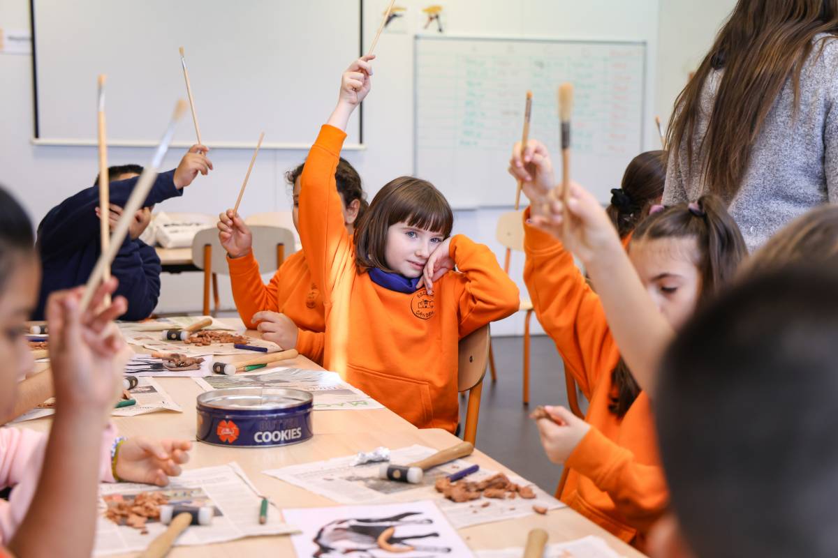 Els alumnes de l`escola Can Deu fent l`activitat - Victor Castillo Els alumnes de l`escola Can Deu fent l`activitat