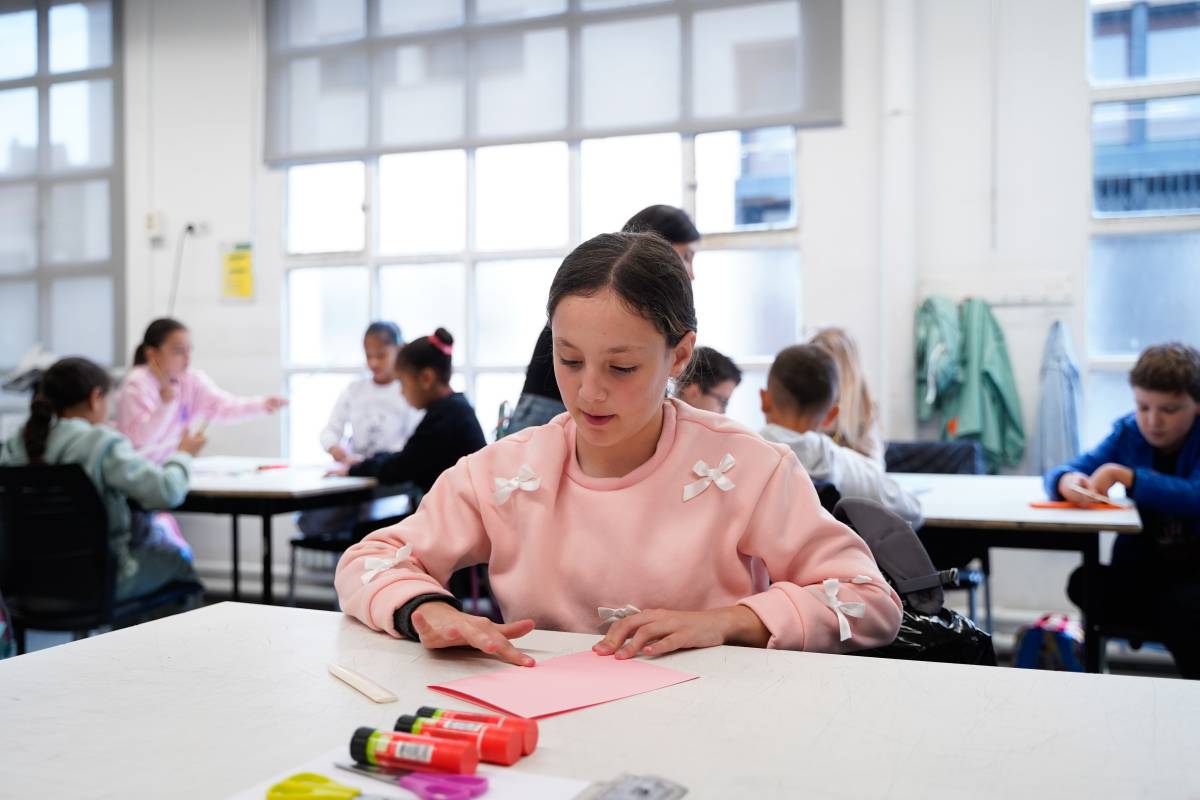 Una alumna de l`escola Roureda a l`activitat - David Chao Una alumna de l`escola Roureda a l`activitat