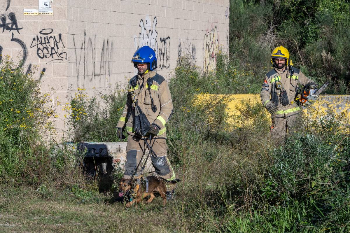 Rescat d`un gos a Sabadell - Juanma Peláez Rescat d`un gos a Sabadell