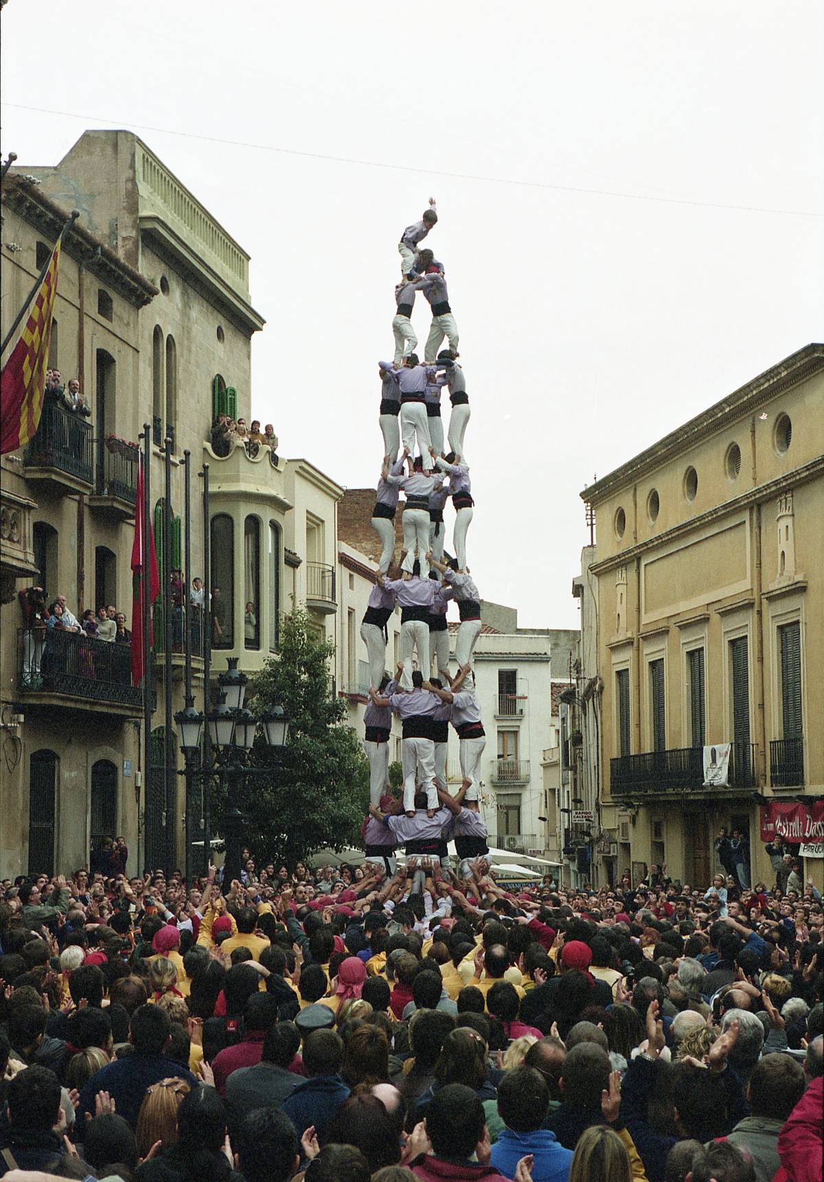 4 de 9 net carregat de Minyons a la Diada de 2001 - Francisco Ruda 4 de 9 net carregat de Minyons a la Diada de 2001