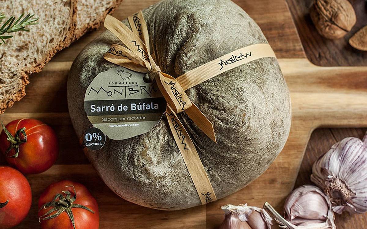 El millor formatge de búfala de pell florida del món és del Moianès