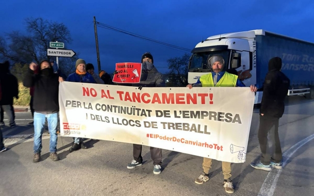 Els treballadors de Marelli fan talls intermitents a la BV-4511 a Santpedor contra l'ERO