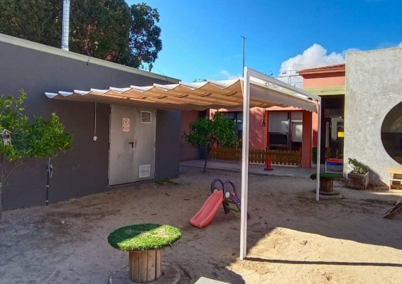 Terrassa inicia un pla per ampliar les zones d’ombra als patis escolars