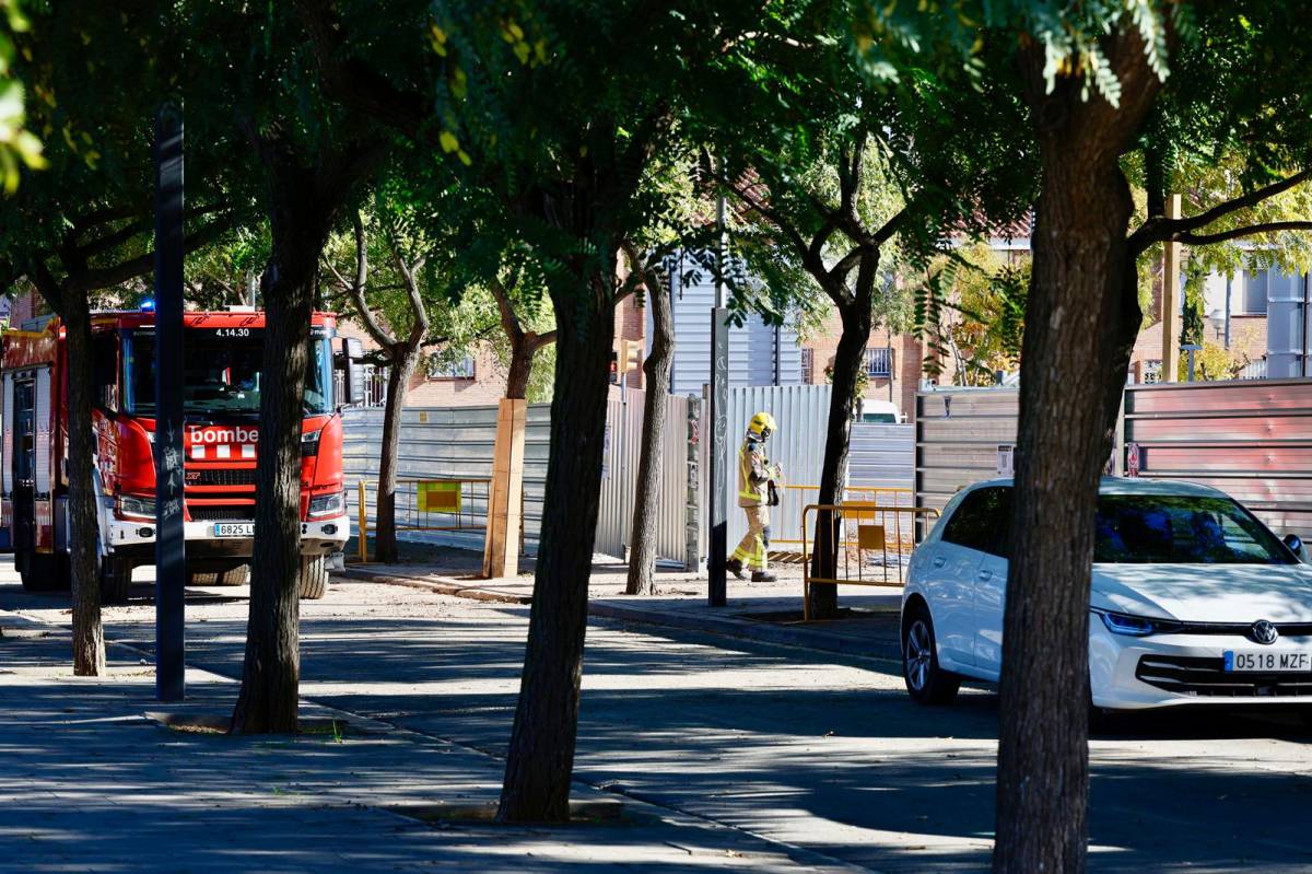 Fuita de gas per una canonada trencada - Juanma Peláez Fuita de gas per una canonada trencada