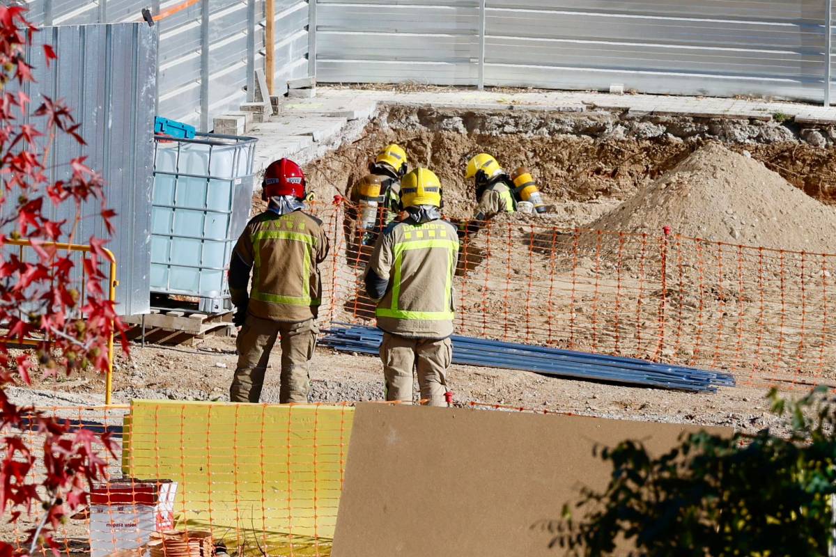 Fuita de gas per una canonada trencada - Juanma Peláez Fuita de gas per una canonada trencada