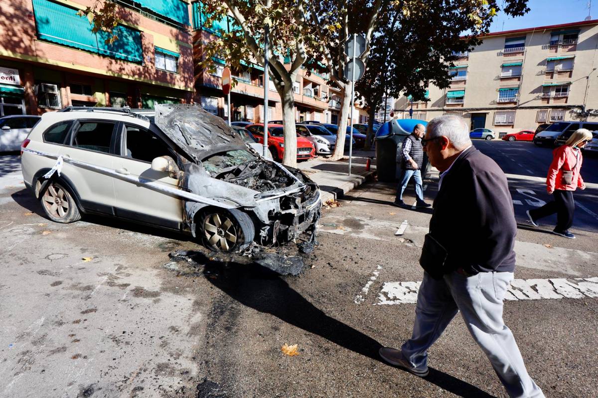 El cotxe després de la intervenció dels Bombers