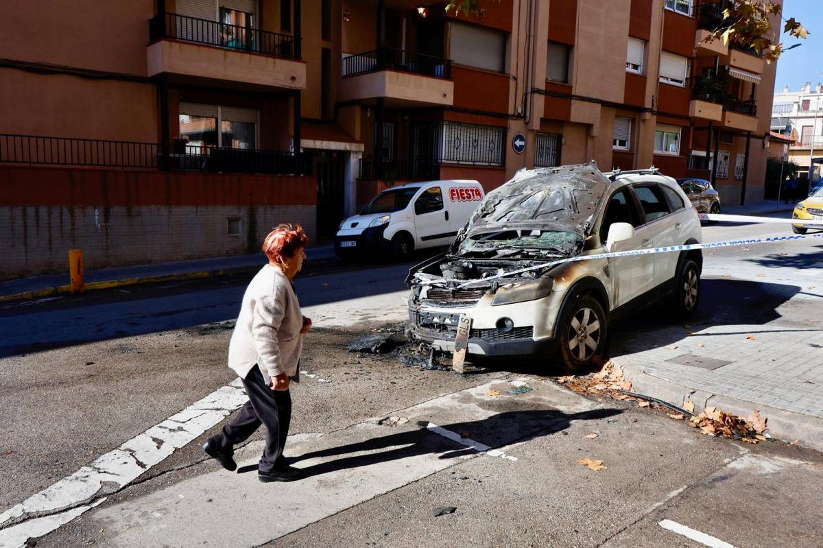 El cotxe després de la intervenció dels Bombers