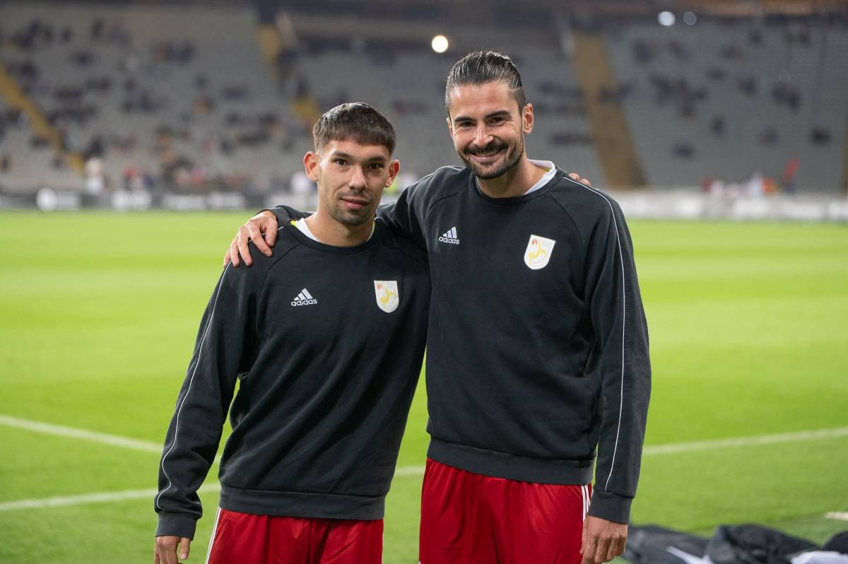Astals i Urri, a la gespa de l`estadi minuts abans del seu debut - CES Astals i Urri, a la gespa de l`estadi minuts abans del seu debut