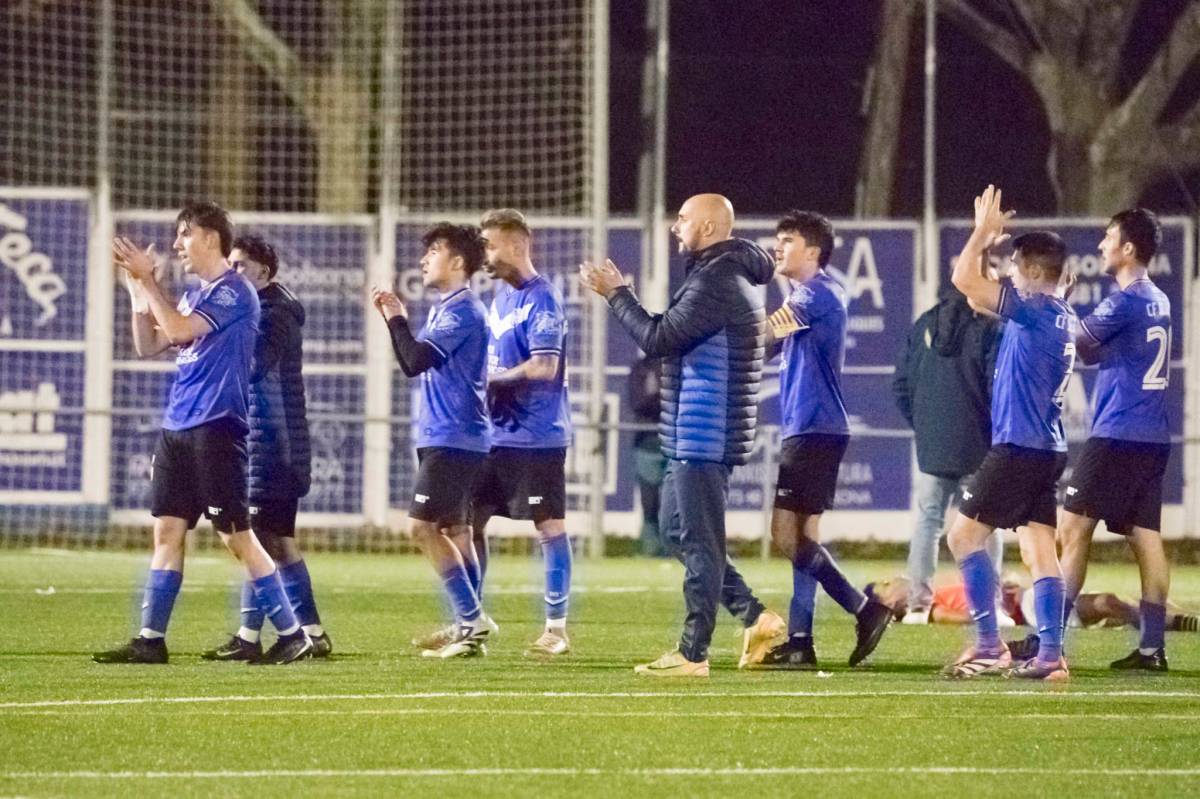 Agraïment a l`afició al final del partit. Foto de Víctor Pisa - Agraïment a l`afició al final del partit. Foto de Víctor Pisa