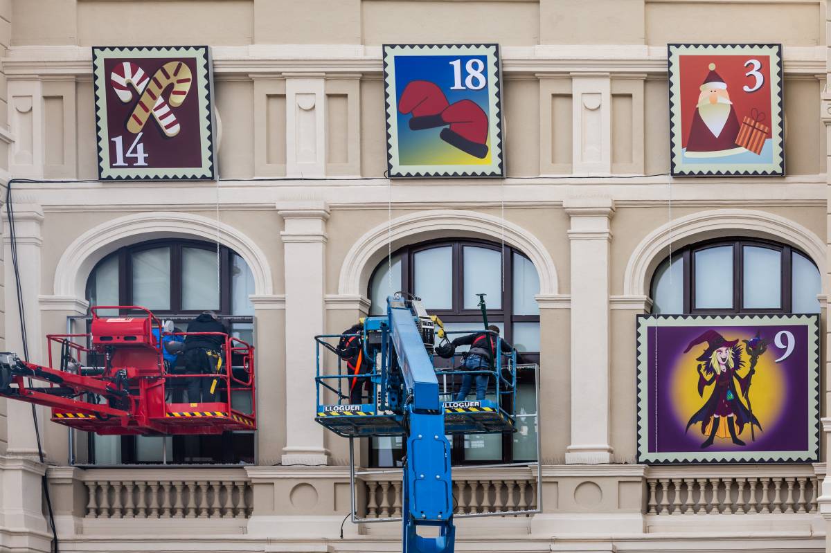 Muntatge del calendari d`advent a Sabadell - Juanma Peláez Muntatge del calendari d`advent a Sabadell