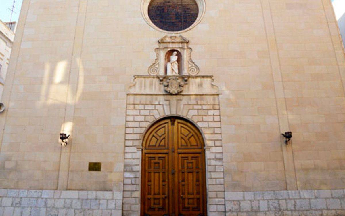 Canvien el pany de l’església de la Sang de Reus amb presència policial