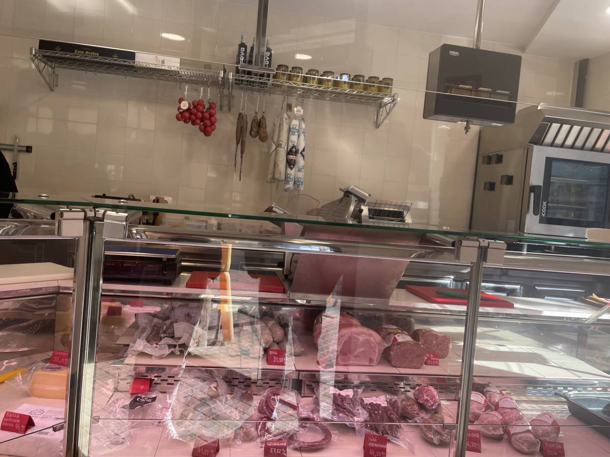 La zona de carns de la Xarcuteria Pamb