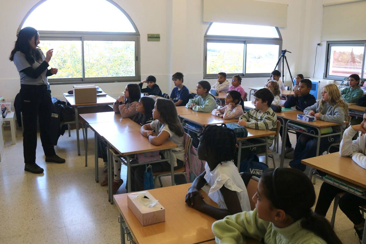 Protecció Civil forma els escolars ebrencs per respondre adequadament davant els riscos hivernals