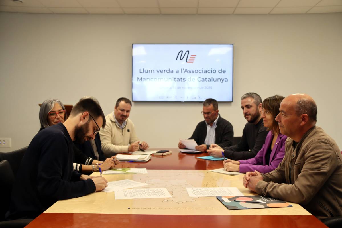 Signatura de la declaració per crear l'Associació de Mancomunitats de Catalunya  - Mar Martí 