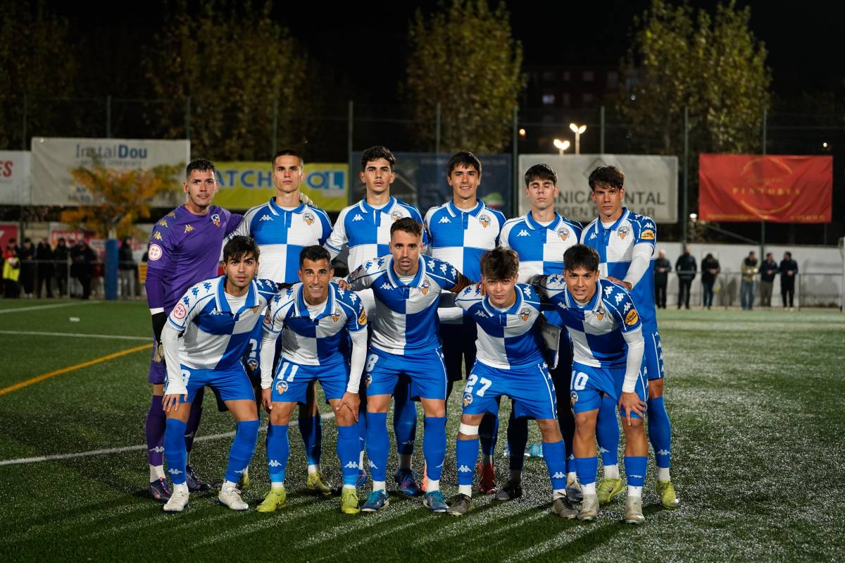 La foto de l'onze del primer duel del CES a Ripollet - David Chao