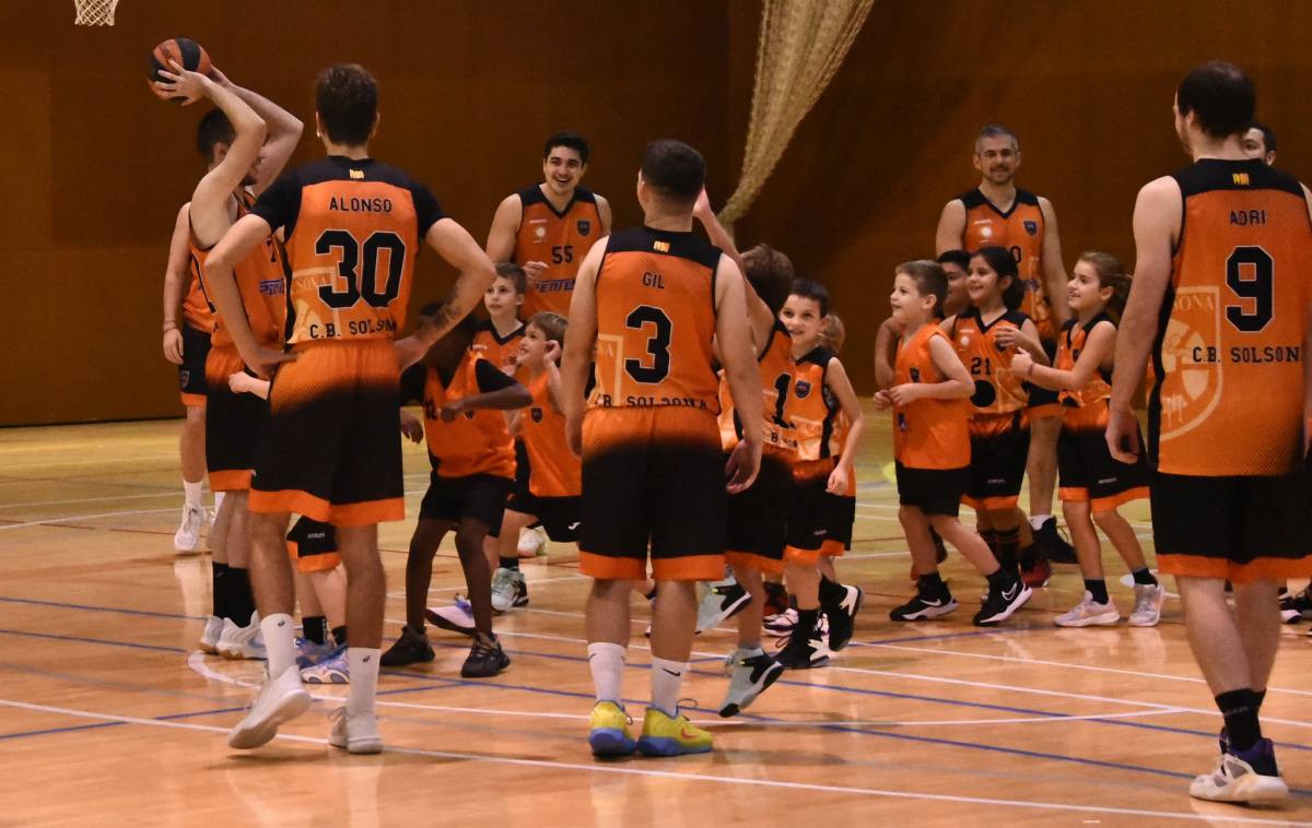 Partidet d'exhibició entre petits i grans  - Lluís Closa 