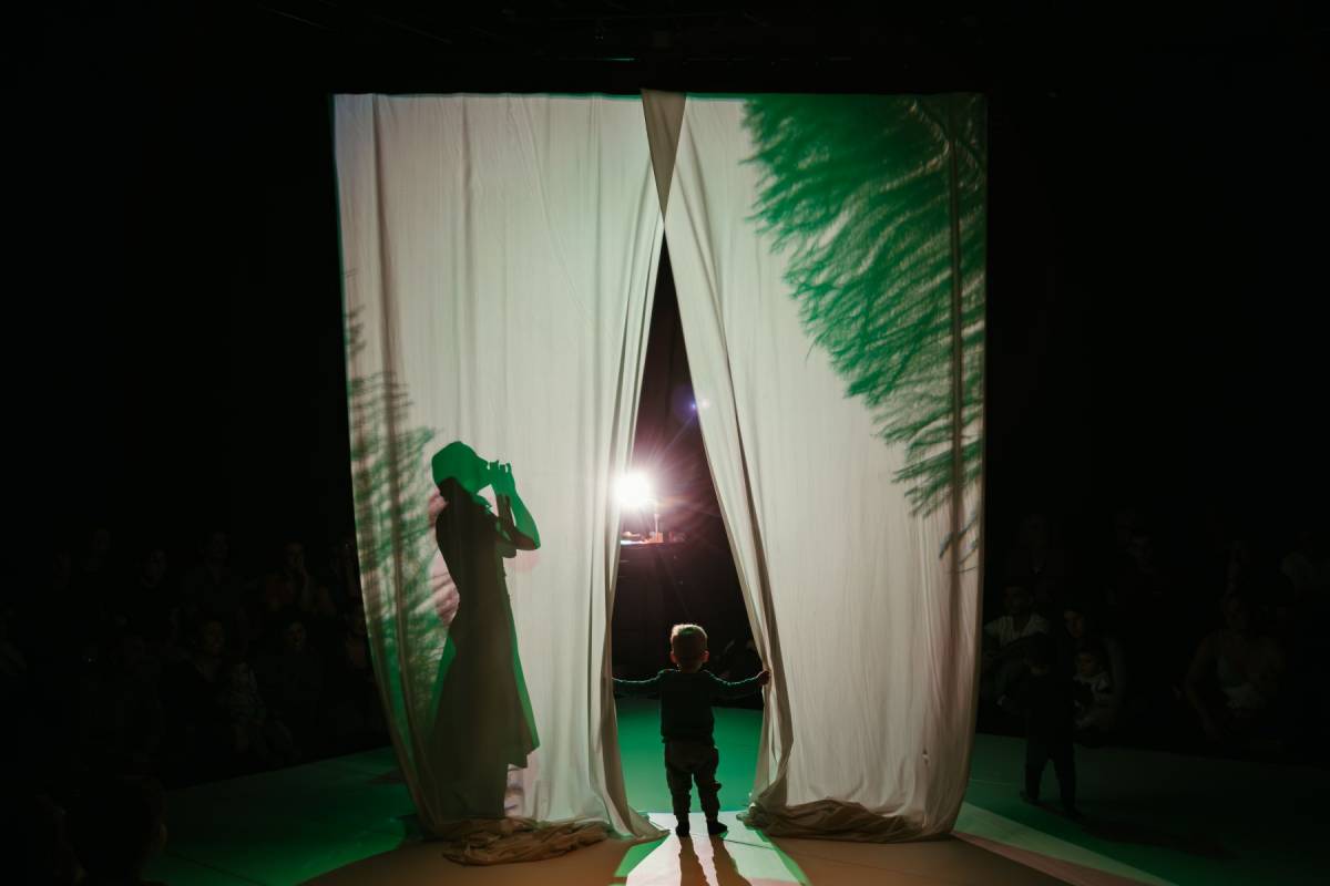 Un nen descobrint al festival elPetit