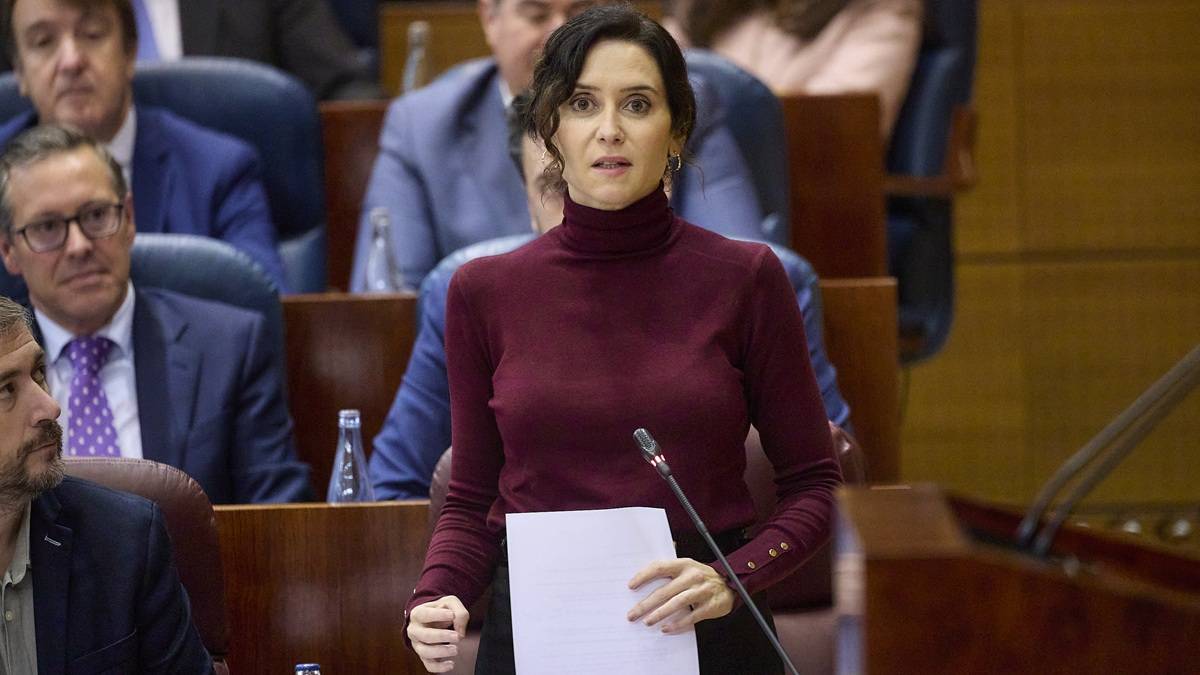 Ayuso evita condemnar el franquisme: «Els espanyols no volien ni una Espanya ni l'altra»