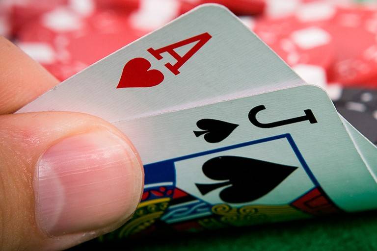 De residu a recurs: Cirsa dona una nova vida als naips dels seus casinos