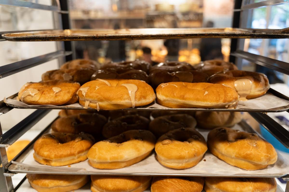 Elaboració dels dònuts a Delikatessen