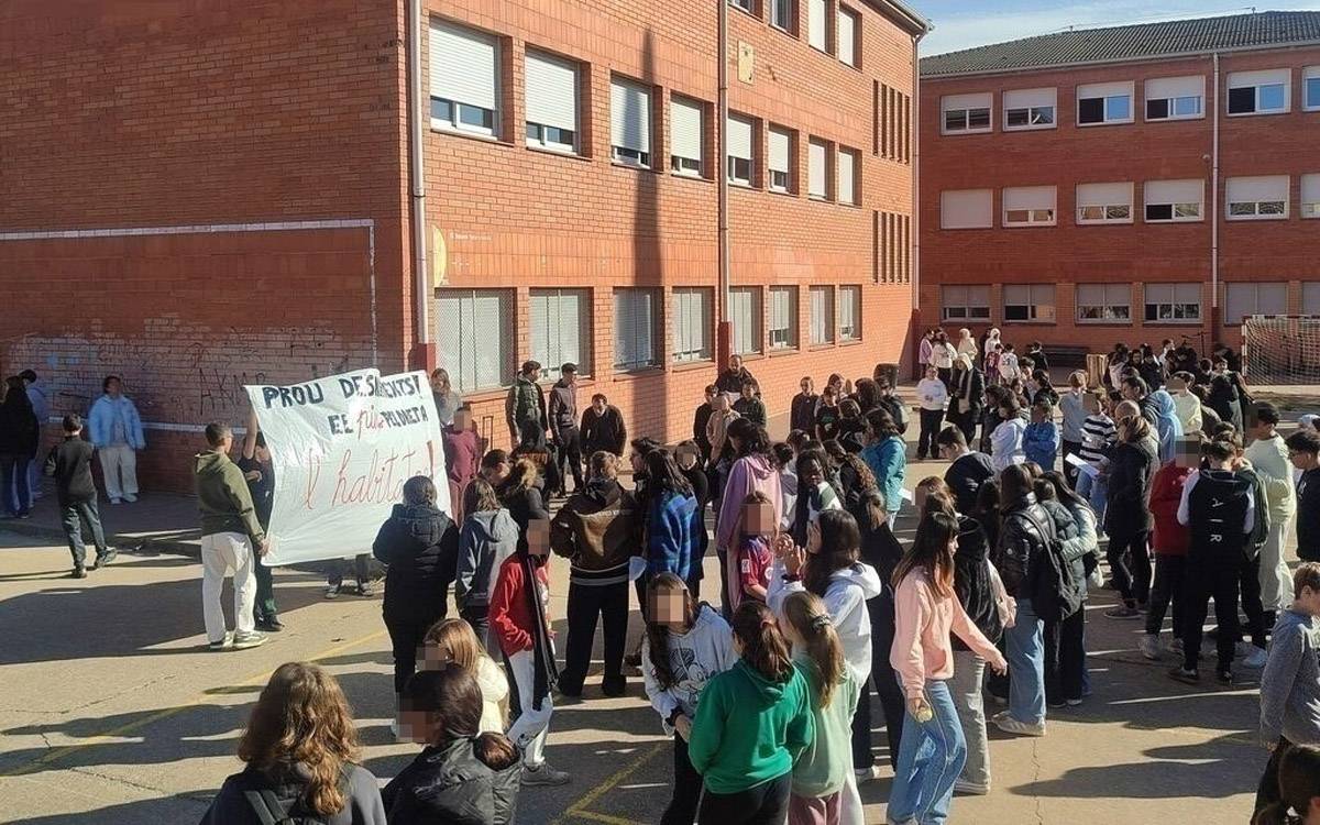 L'Institut Pius Font i Quer s'atura per denunciar el desnonament d'un alumne