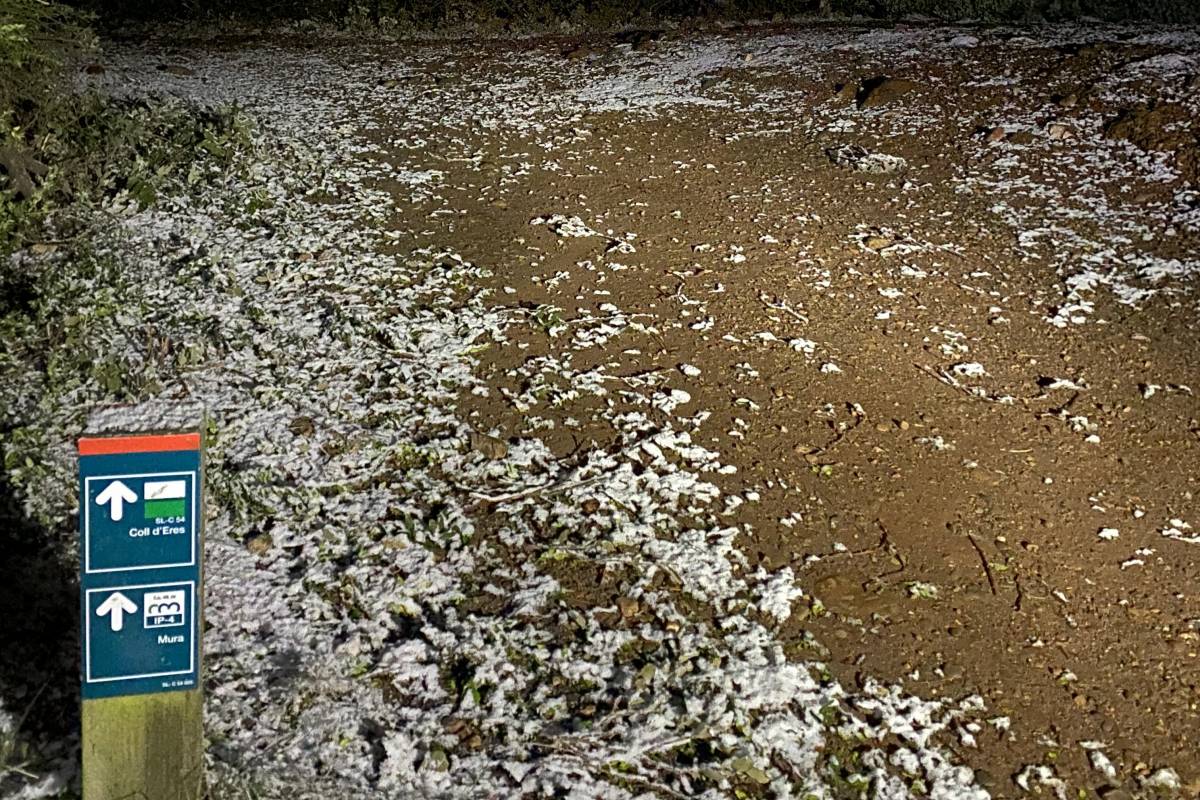 FOTOS | La Mola registra la primera nevada de la temporada