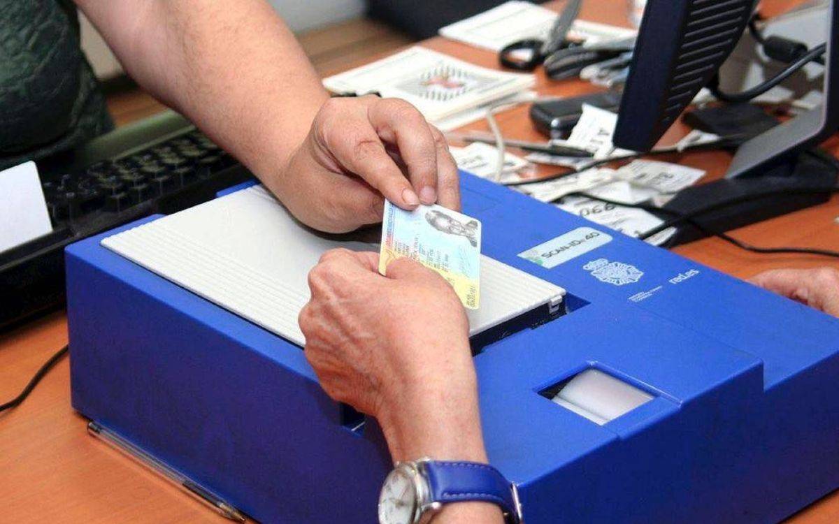 Cambrils estrena servei per renovar el DNI i el passaport sense sortir del municipi